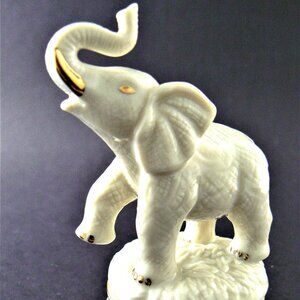 LENOX PORCELAIN TRASURES GOOD LUCK ELEPHANT BOX TRINKET (C8)